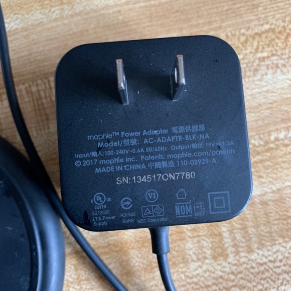 Mophie wireless charging pad - Picture 2 of 3